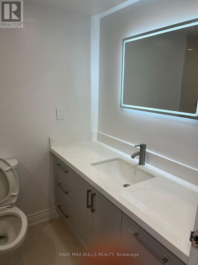 Building Photo - 5580-5580 Sheppard Ave E