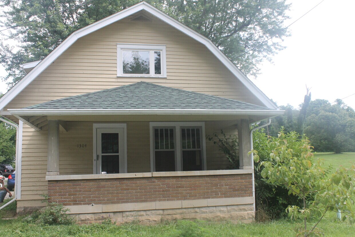 Building Photo - 1304 W 17th St