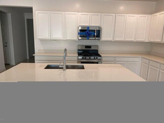 Foto del edificio - 9731 E Research Ave