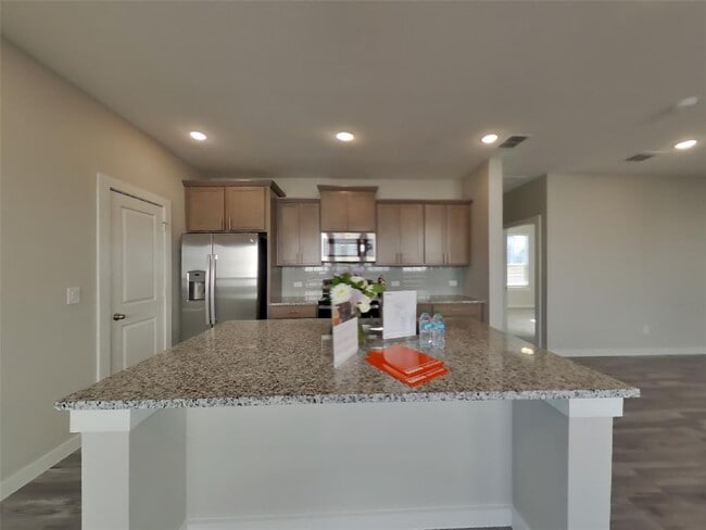 Building Photo - 612 Lindheimer Ln