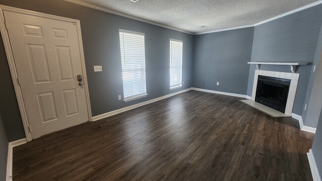 Building Photo - 103 Sandlewood Dr