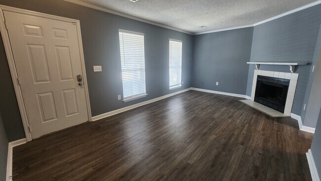 Foto del edificio - 103 Sandlewood Dr