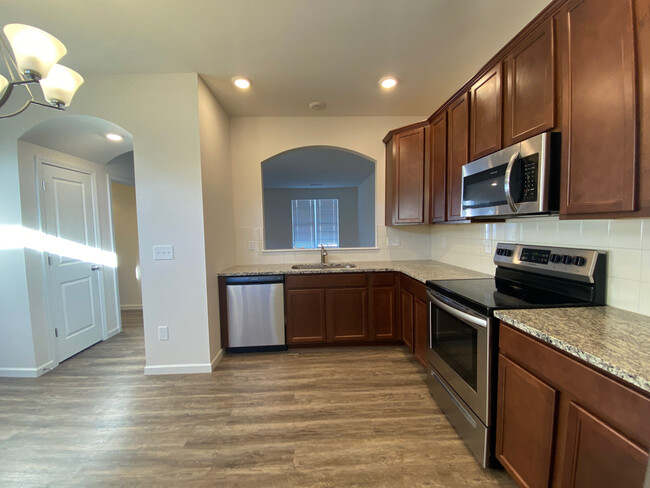 Building Photo - Room in Townhome on Johns Walk Way