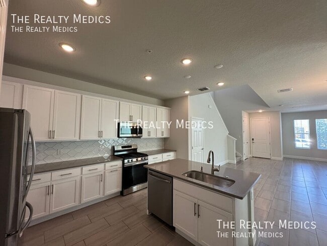 Photo - 419 Scotsman Pl House