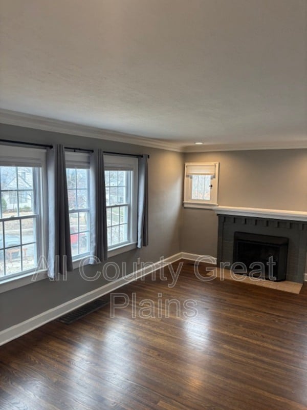 Building Photo - 310 E 70th Terrace