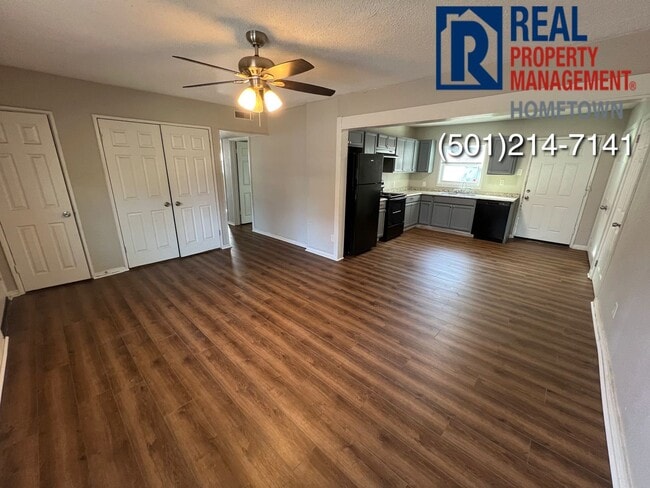 Building Photo - 300 N Bailey-
