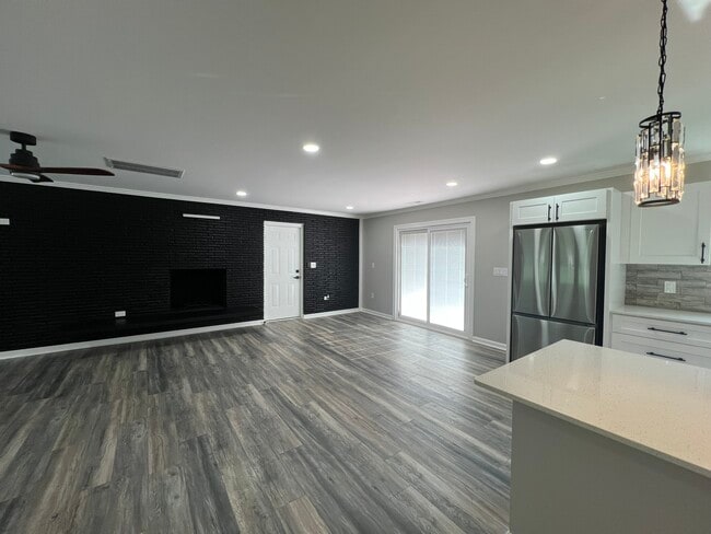 Building Photo - 11405 Cresthill Dr