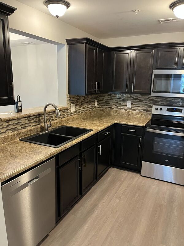 Building Photo - 8601 Peckham Ln