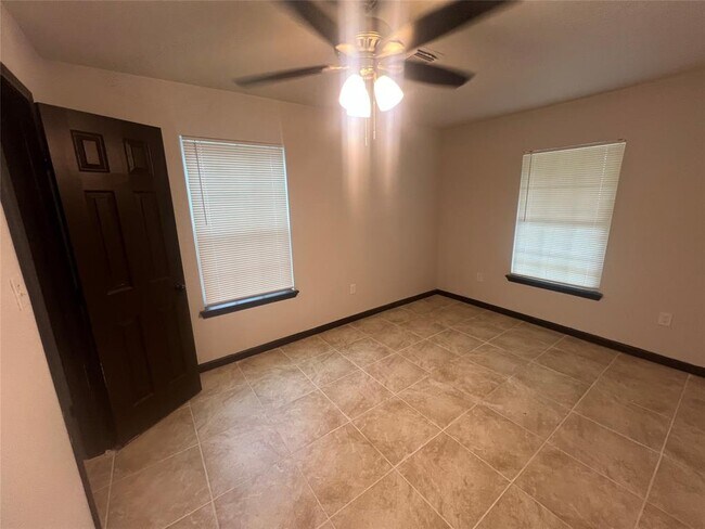 Building Photo - 5114 Dewberry St