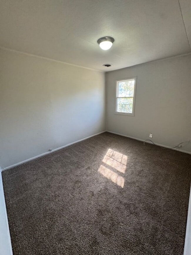 Building Photo - 1510 Roosevelt Dr