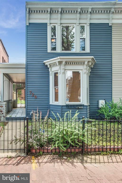 Primary Photo - 729 10th St NE