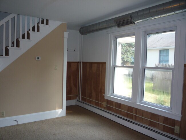 Building Photo - 347 Adrain St