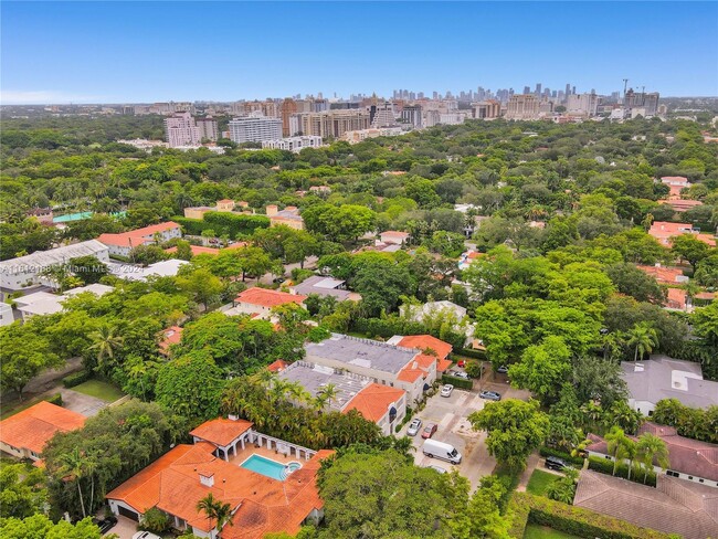 Foto del edificio - 935 Catalonia Ave