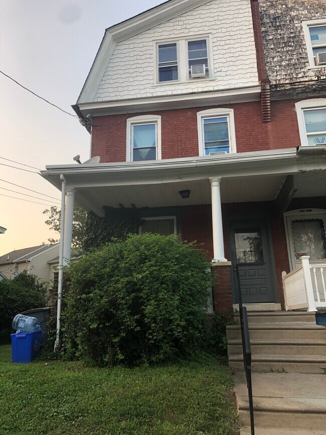 Building Photo - 1311 72nd Ave