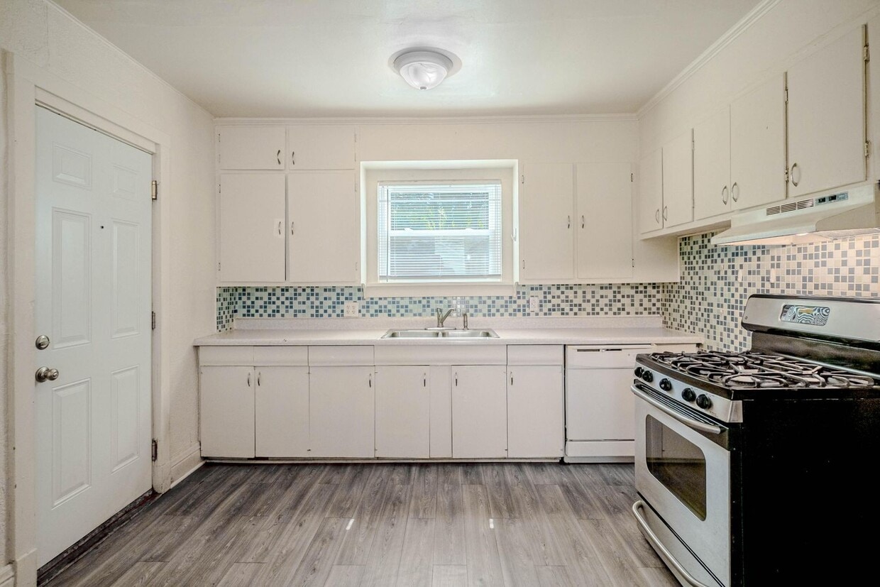 Foto principal - 819 Oakland Dr