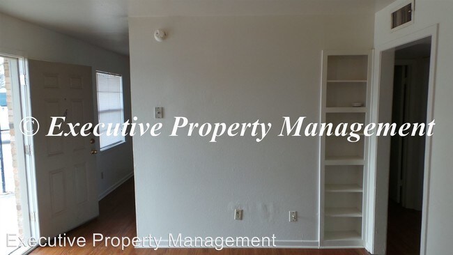 Foto del edificio - 2 br, 1 bath Apartment - 105 E. Avenue B