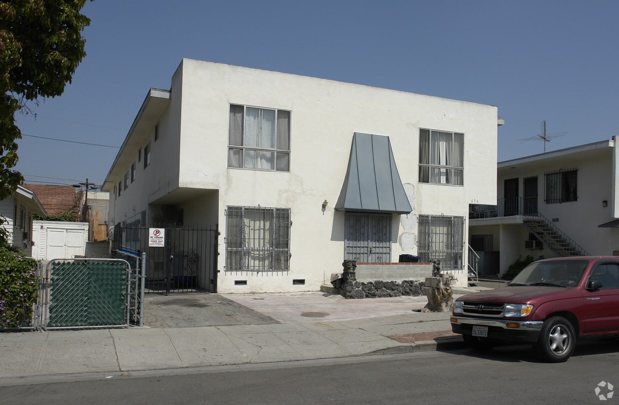 Building Photo - 636 N Manhattan Pl