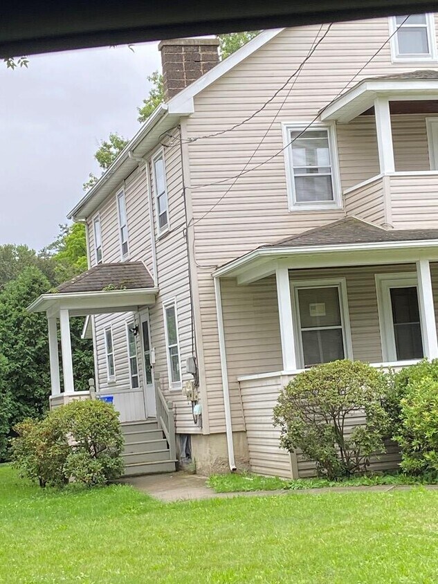 Building Photo - 219 Mt Zoar St