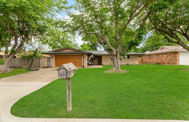 Photo - 1703 Monaco Dr House