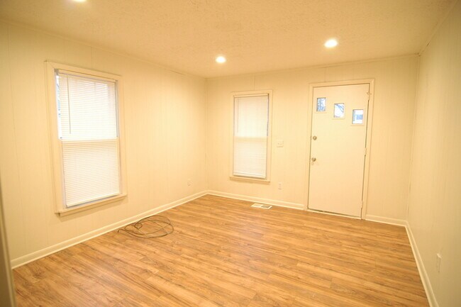 Foto del edificio - Cottage Style Home Super Close to Downtown!