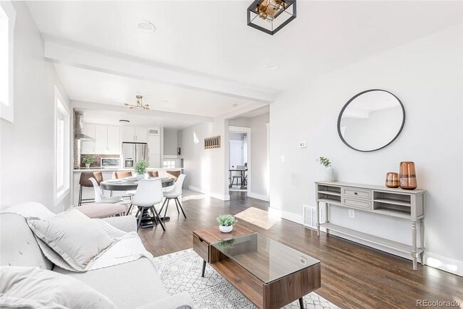 Foto del edificio - 4 Bed 2 Bath House with Great Location!