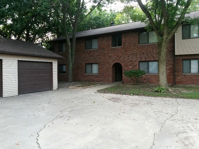1305 Christopher Cir Unit 8, Urbana, IL 61802 Condo for Rent in
