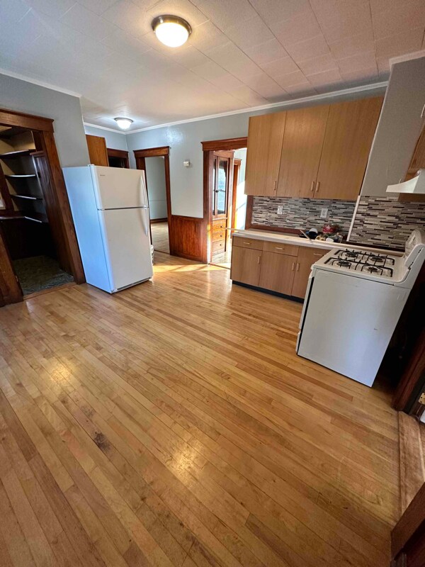 Foto del edificio - 348 Rollstone St