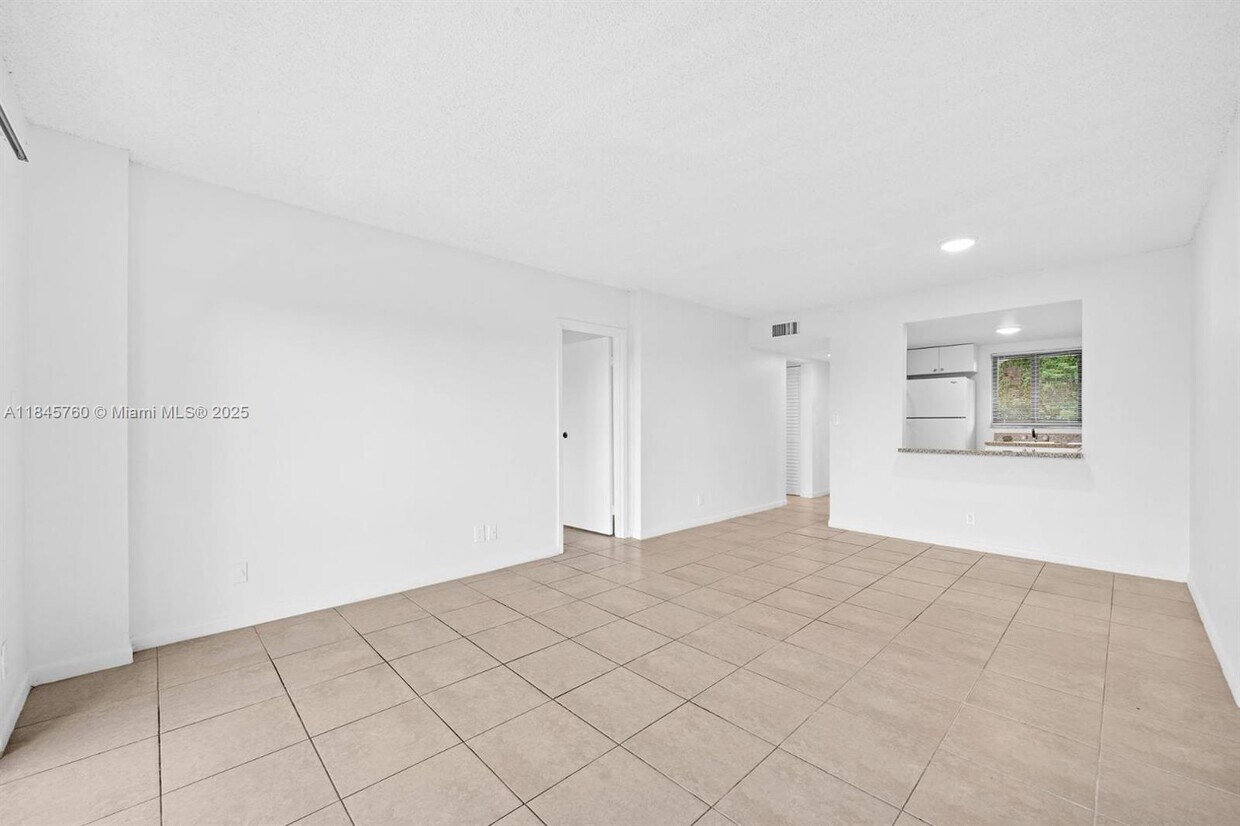 Foto del edificio - 2601 NW 56th Ave