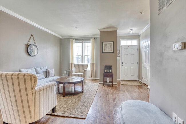 Foto del edificio - 7220 Dorchester Woods Ln