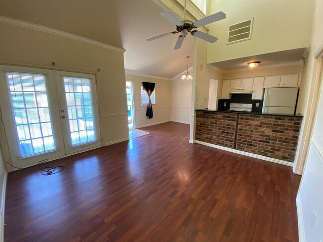 Building Photo - 2710 Community Dr
