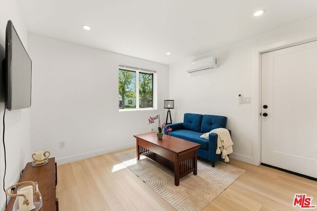 Foto del edificio - 7103 Hatillo Ave