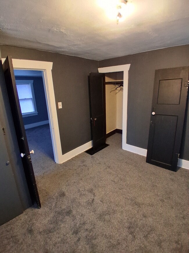 Building Photo - 909 W Cushing St