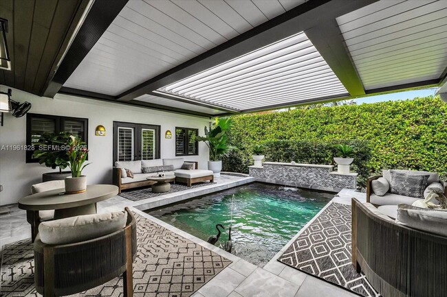 Building Photo - 231 Fluvia Ave