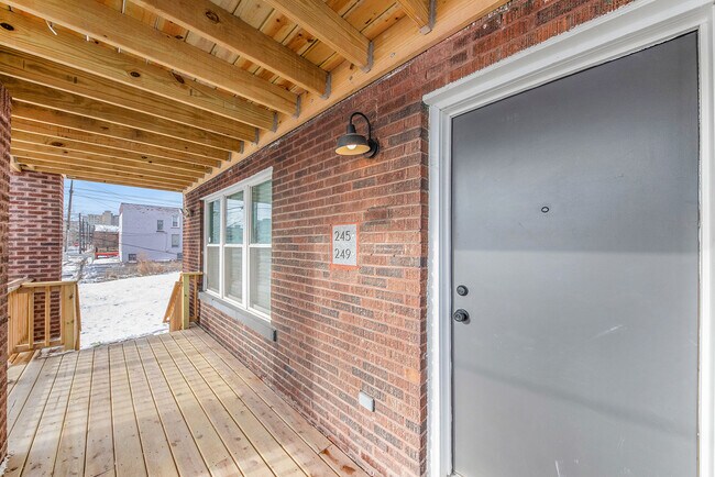 Building Photo - 245 Custer St
