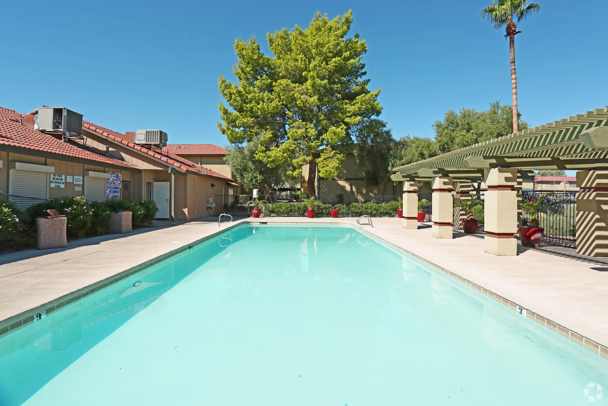Solaire Apartments 1500 Karen Ave Las Vegas, NV Apartments for Rent in Las Vegas