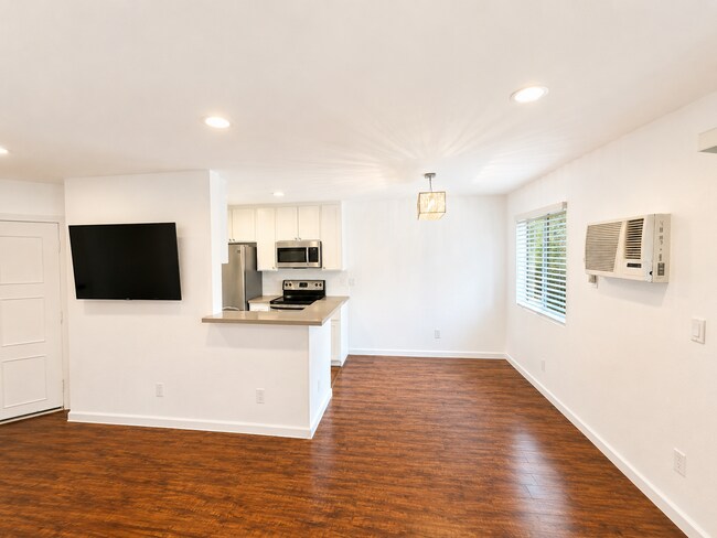 Foto del edificio - 1351 N Orange Dr
