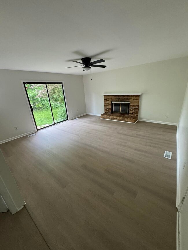 Building Photo - 3516 Beech Dr