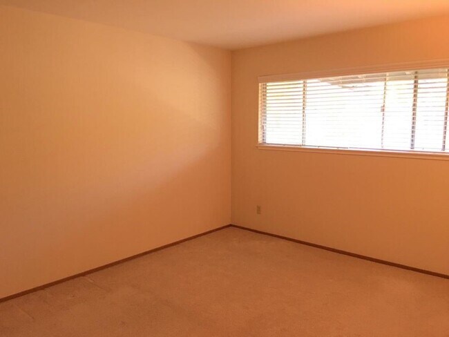 Master Bedroom - 106 Lyell St