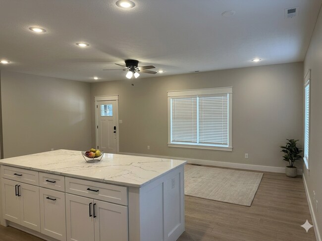 Foto del edificio - *August 2027* - Brand New Build 3 Bed, 3 Bath Brick Townhome! Amazing Location!