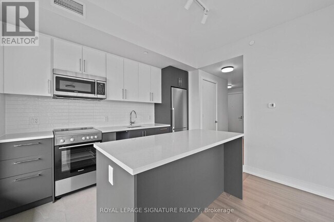 Building Photo - 664-1664 Spadina Ave.