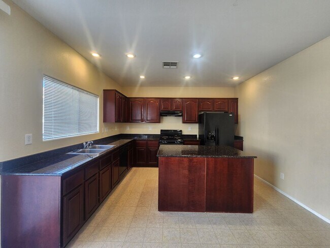 Foto del edificio - Spacious 4 bedroom home in North Las Vegas