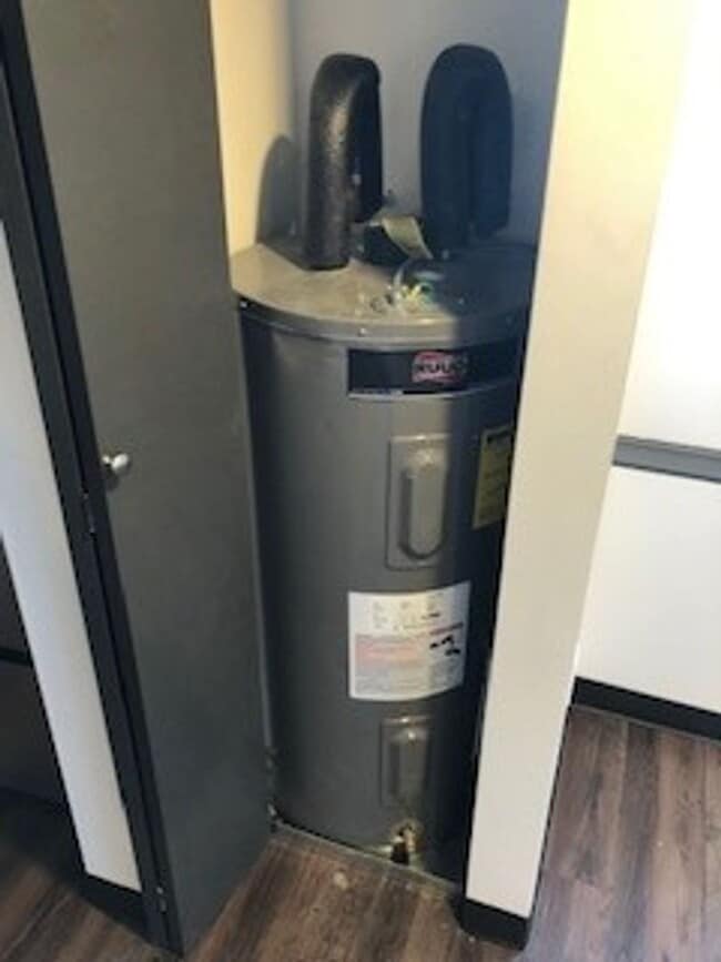 Building Photo - 2110 NE 65th St