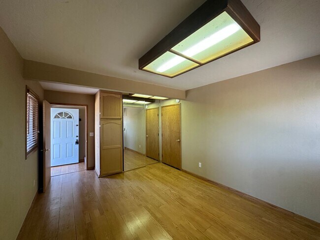 Building Photo - 5182 Buckboard Dr