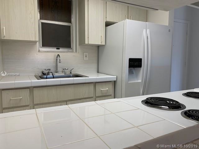 Foto del edificio - 3181 SW 13th St