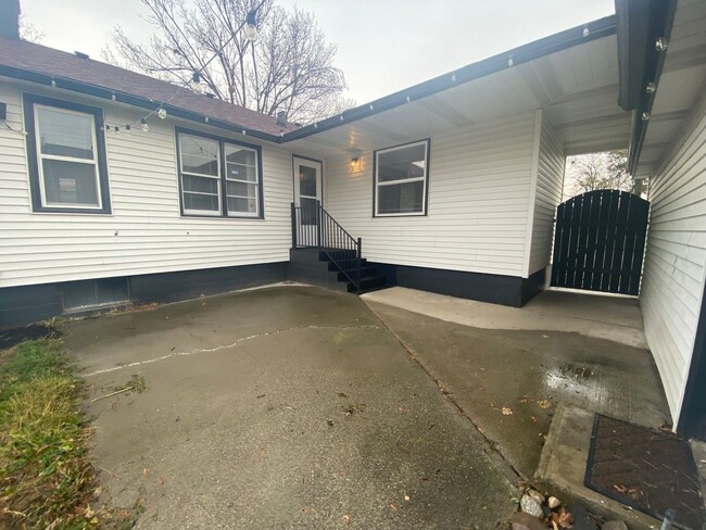 Building Photo - Audubon-Downriver Neighborhood 3+ bedroom,...