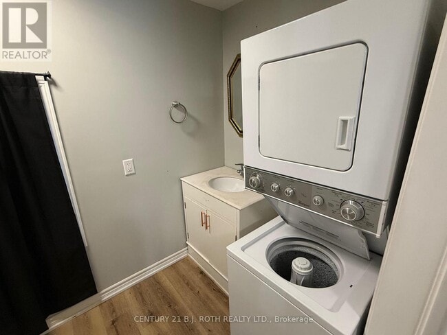 Building Photo - 22 Caroline St