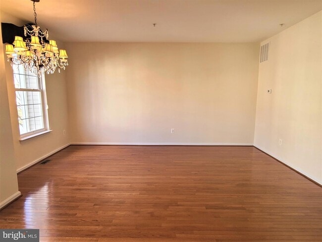 Building Photo - 164 Tilden Way