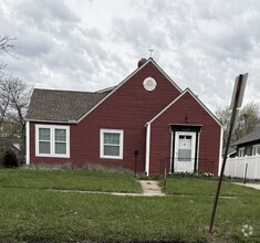 Building Photo - 1108 S Cedar St