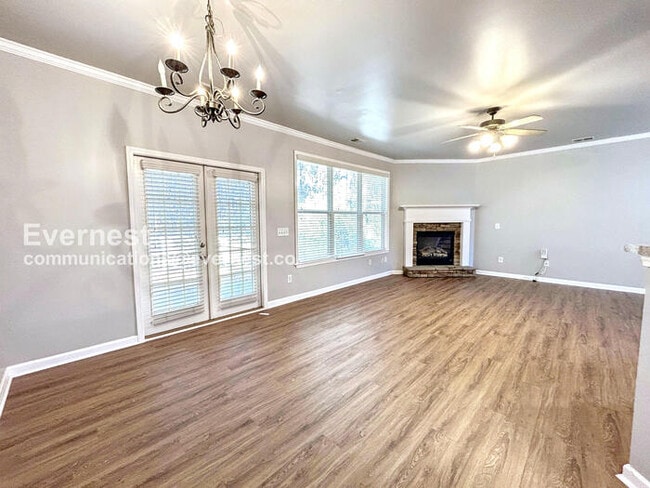 Foto del edificio - 2221 Nottley Dr