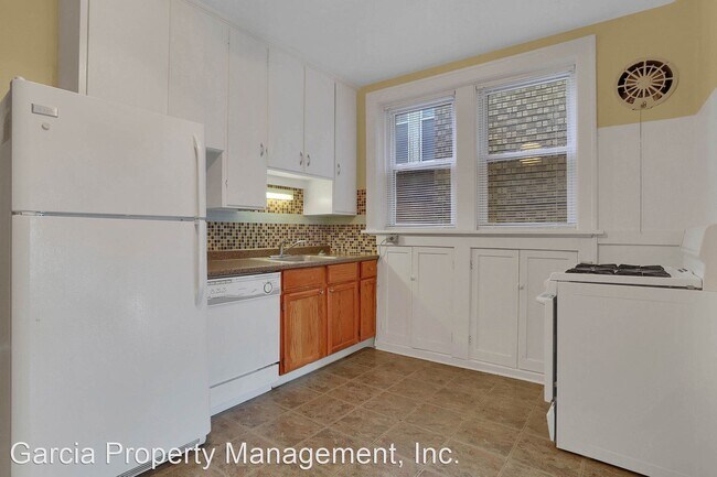 Building Photo - 1 br, 1 bath Apartment - 5005 Mardel Avenue